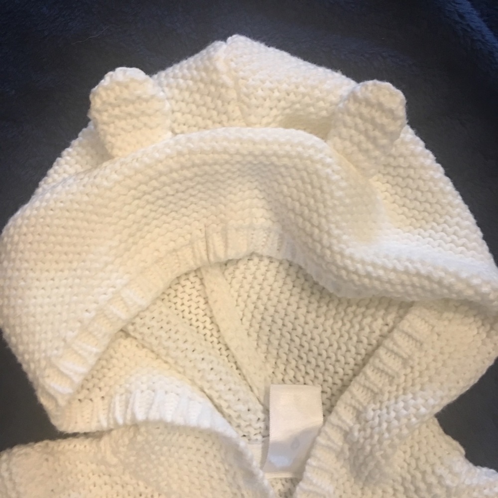 NWT carter’s gender neutral off white sweater.